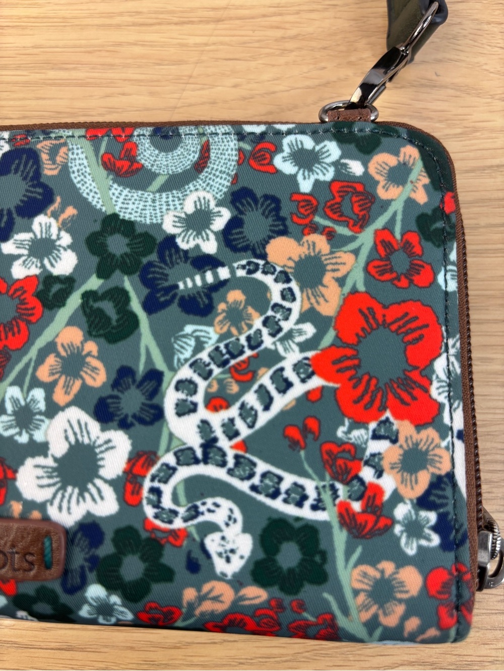 Sakroots Smartphone Crossbody Wallet Purse “Emerald Mojave Garden Print” - Picture 2 of 9